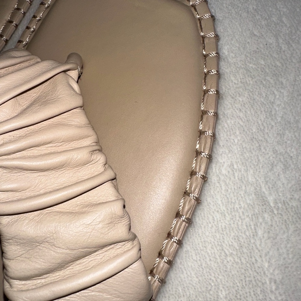 MNG Women's Beige leather flip flops Sandals - Picture 4 of 6